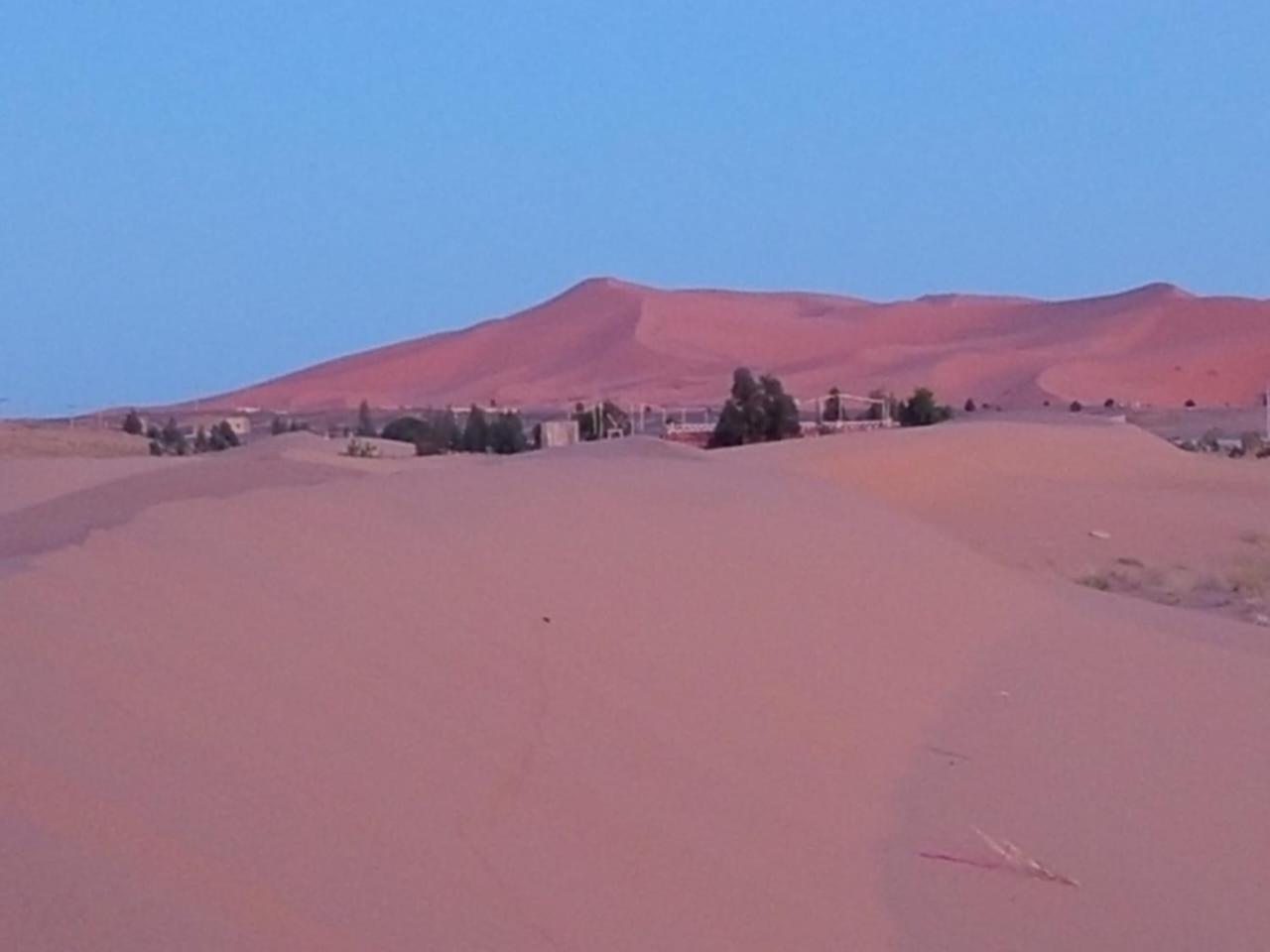 Restcamp Ergchebbi Hotel Merzouga Bagian luar foto