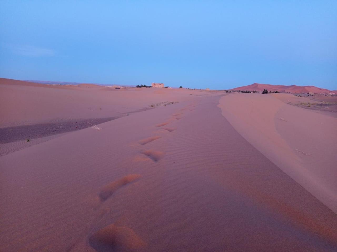 Restcamp Ergchebbi Hotel Merzouga Bagian luar foto